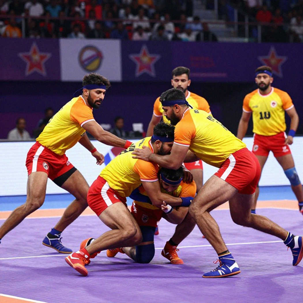 চুন-লি কসপ্লে, স্ট্রিট ফাইটার প্রিমিয়ার এবং ই-স্পোর্টস মিডিয়ার ভুল ঠিকানা