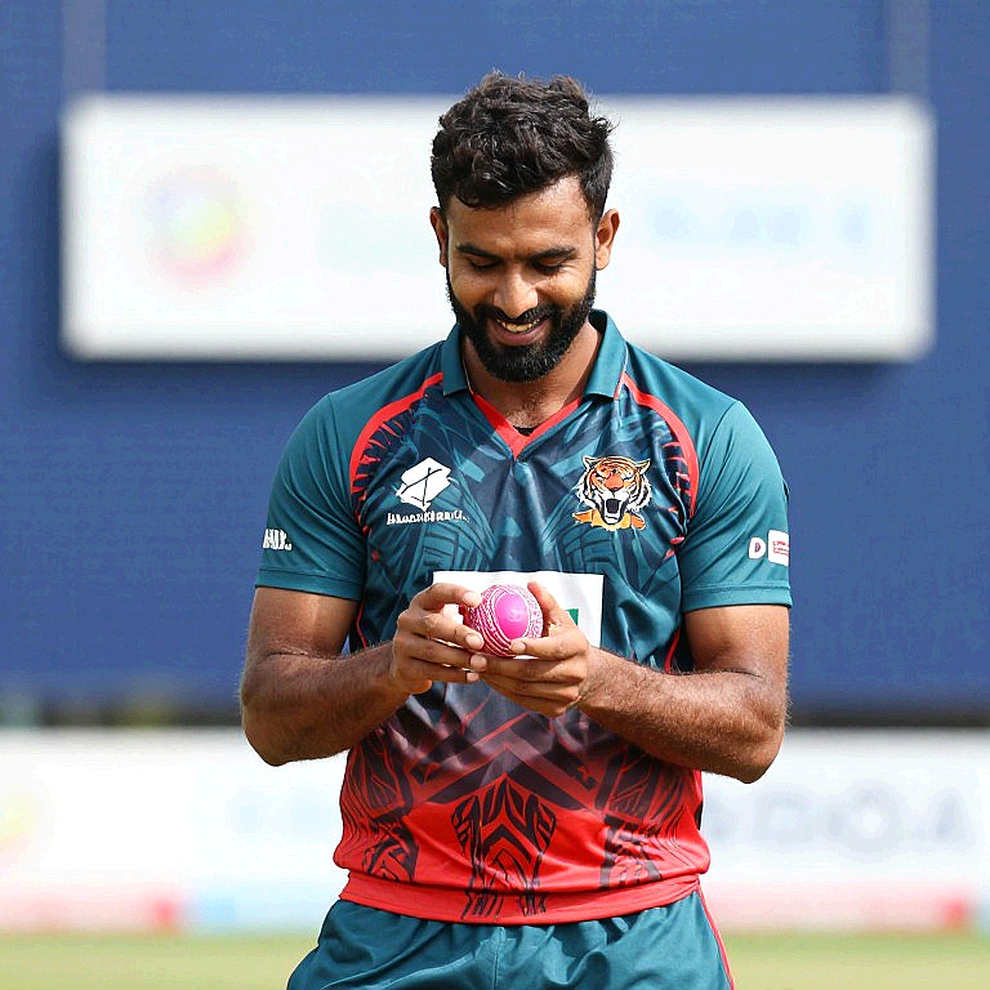 বিসিবির ধৈর্য আর লিটনের সেঞ্চুরি: ড্রেসিং রুমের নীরবতা যা স্কোরবোর্ড দেখায় না