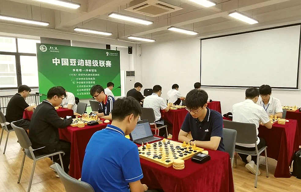 The 5 e5 Ledger: A King Walking in the Headline, a Missing Move-List in the Body The 5 e5 Ledger: A King Walking in the Headline, a Missing Move-List in the Body