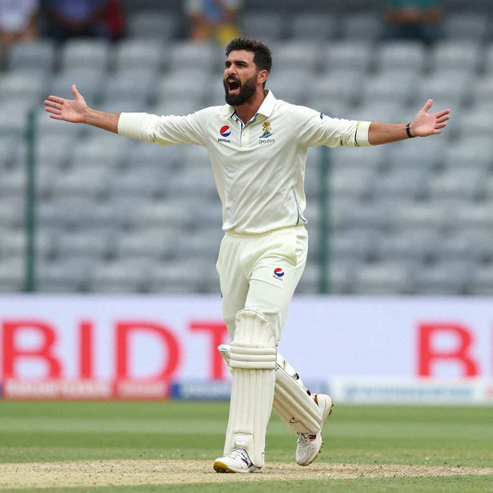 আঘা বাদ, ফারহানের হাতে টি-টোয়েন্টির চাবি: পাকিস্তানের দুই ট্র্যাকে নেতৃত্ব বদল